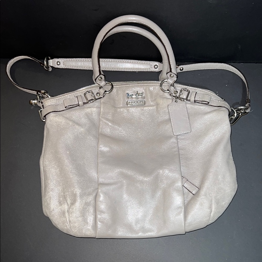 Coach Gray Shoulder Bag with Elegant Design